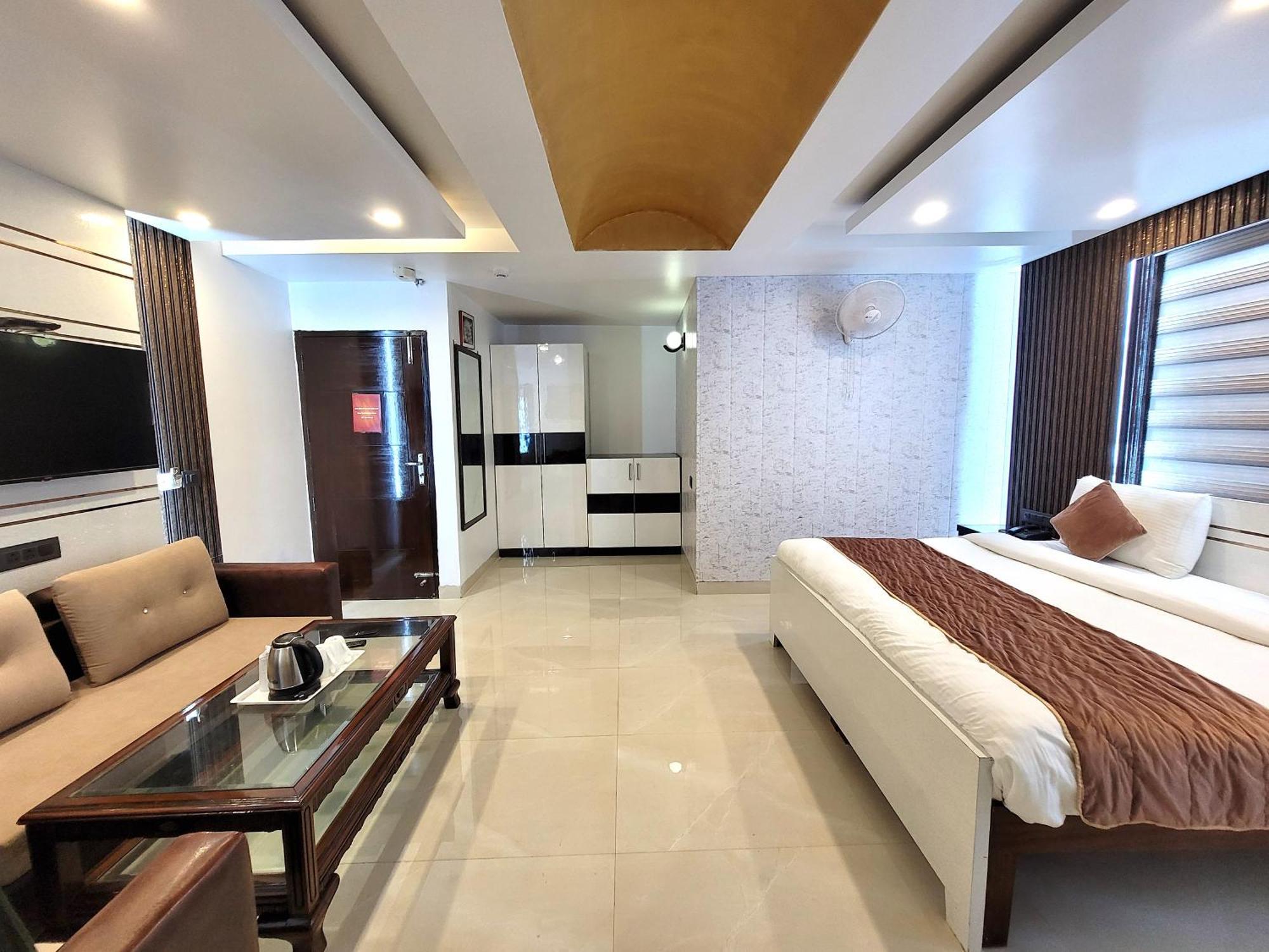 Hotel The Daanish Residency - Karol Bagh Ню Делхи Екстериор снимка