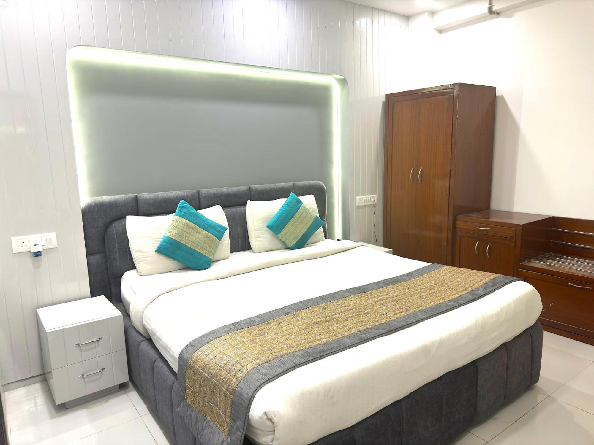 Hotel The Daanish Residency - Karol Bagh Ню Делхи Екстериор снимка